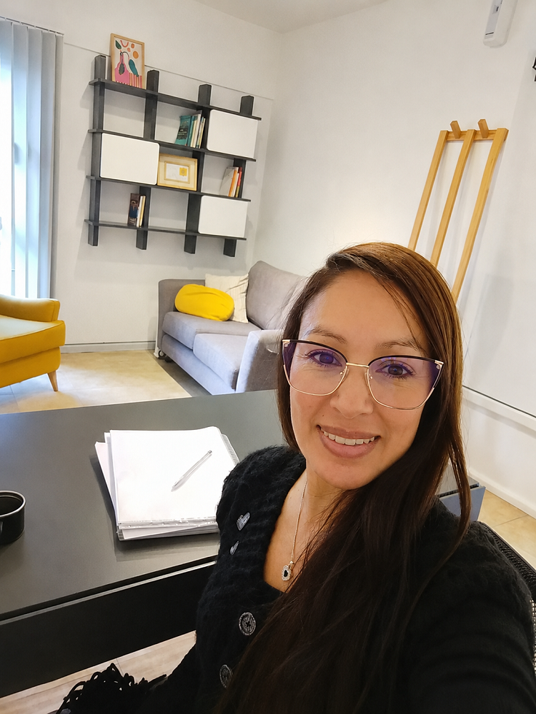 María Domínguez en su espacio de consulta